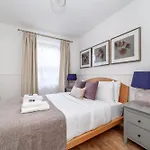 Comfortable Welcoming 3Br House Wbalcony, South London