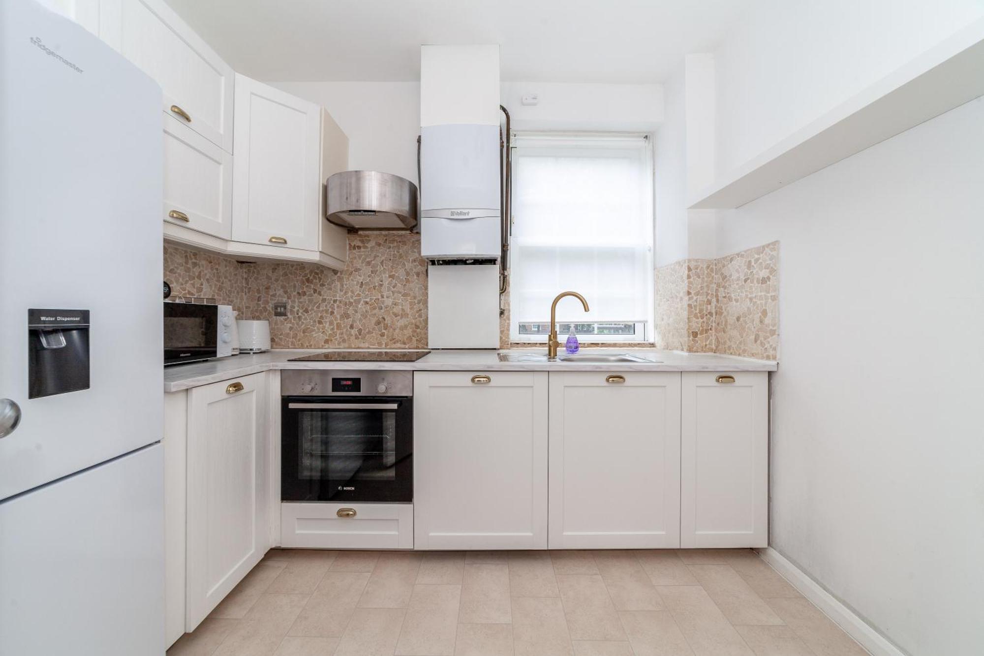 Comfortable Welcoming 3br House Wbalcony, South Appartamento Londra