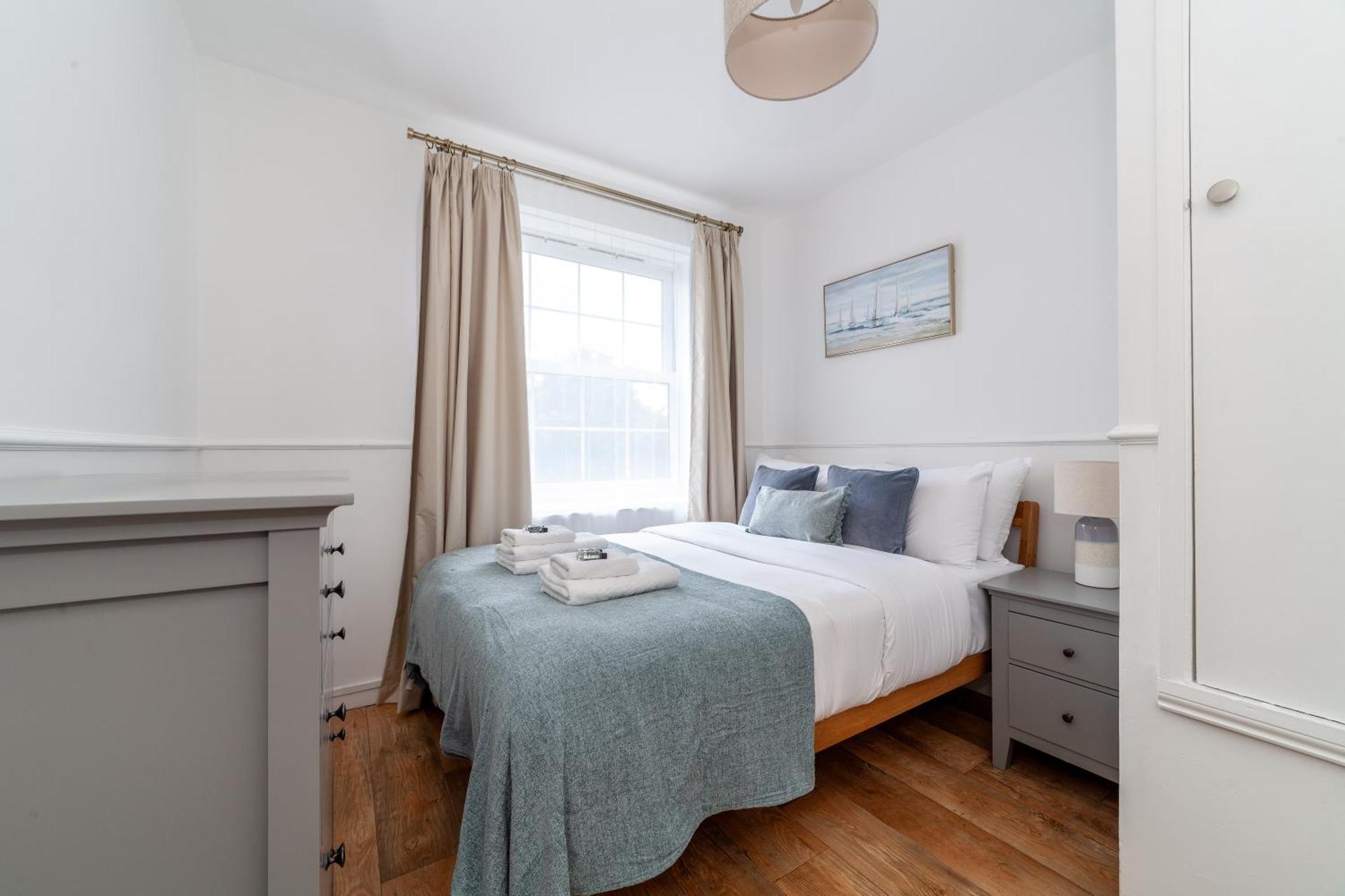 Comfortable Welcoming 3br House Wbalcony, South