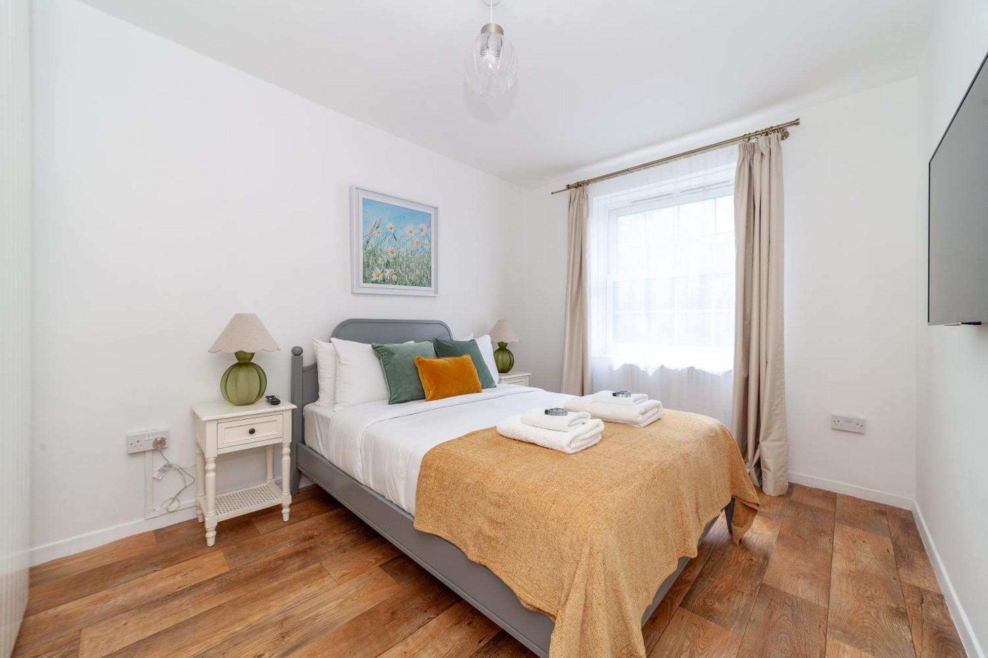 Comfortable Welcoming 3br House Wbalcony, South Appartamento Londra